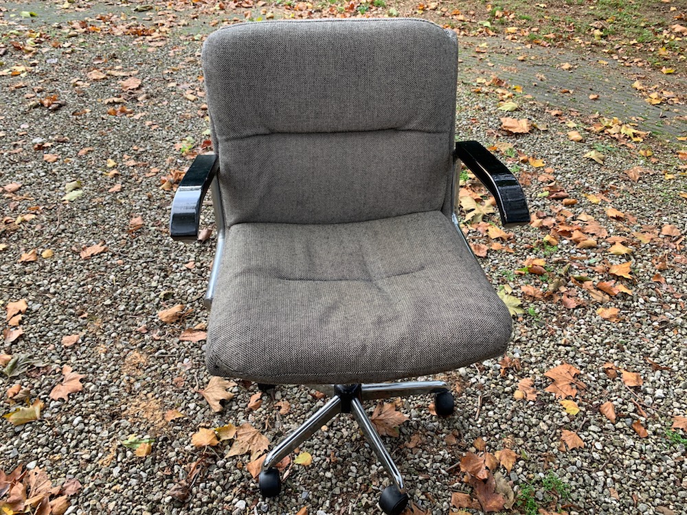vintage rotating desk chair, office chair, vintage office chair, vintage desk chair, desk chair