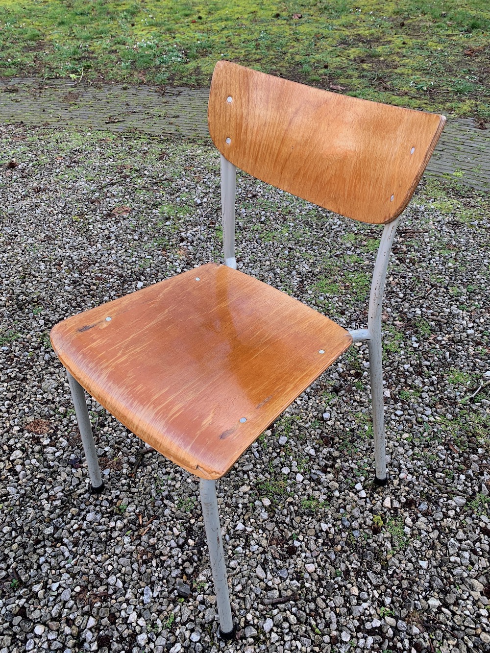 industrial chairs, vintage chairs, school chairs, chaises d'école, chaises vintage, chaises bois