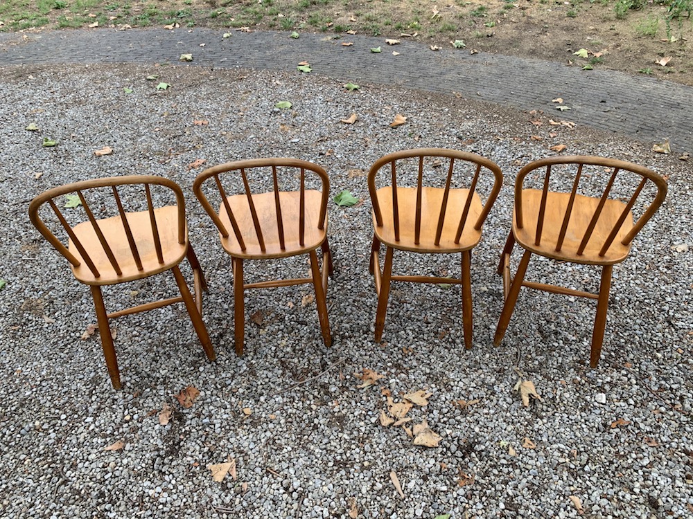 set of chairs, vintage chairs, spine chairs, chaises vintage, chaises à barreaux, chaises bois, chaises design, design chairs, scandinavian style chairs, windsor chairs, chaises windsor, windsor