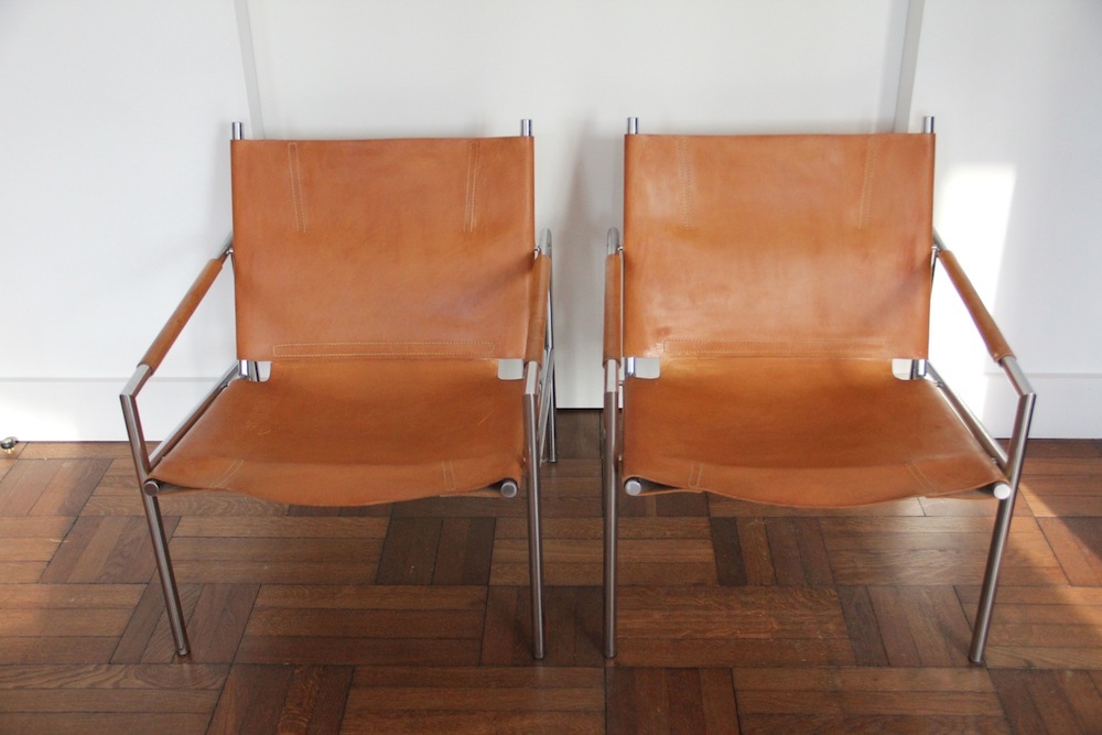 Martin Visser pair of easy chairs, easy chairs, lounge chairs, leather chairs, leather frame chair, vintage easy chair, vintage chair, stackable chair, reading chair, design icon chair, dutch design chair, modernism, modern chair, brutalism