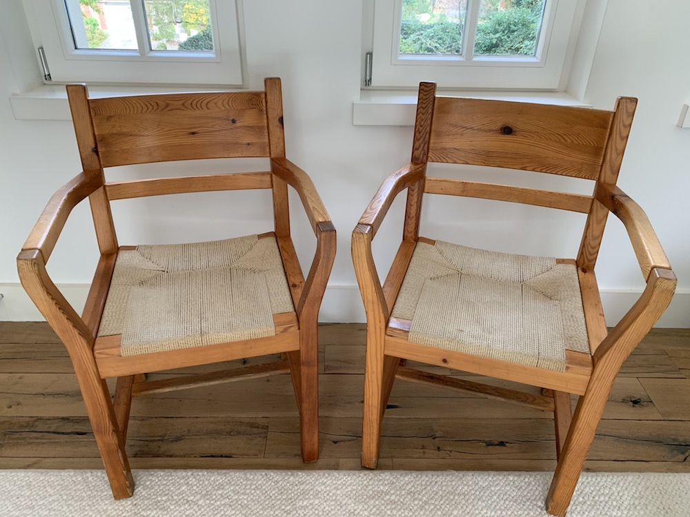 Danish chairs, armrests, chairs with armrests, rope chairs, pine chairs, pine, pin, chaises pin, chaises vintage, vintage chairs, chaise accoudoir, corde et pin, chaise corde et pin, chaises danoises, assise en corde, assise corde, rope chairs, rope seating , tage poulsen style, chaises salle à manger, dining chairs, dining, dining room,  style danois, Danish style, interior decoration, interior styling, interior decor, décoration intérieur, salle à manger, chaises à diner