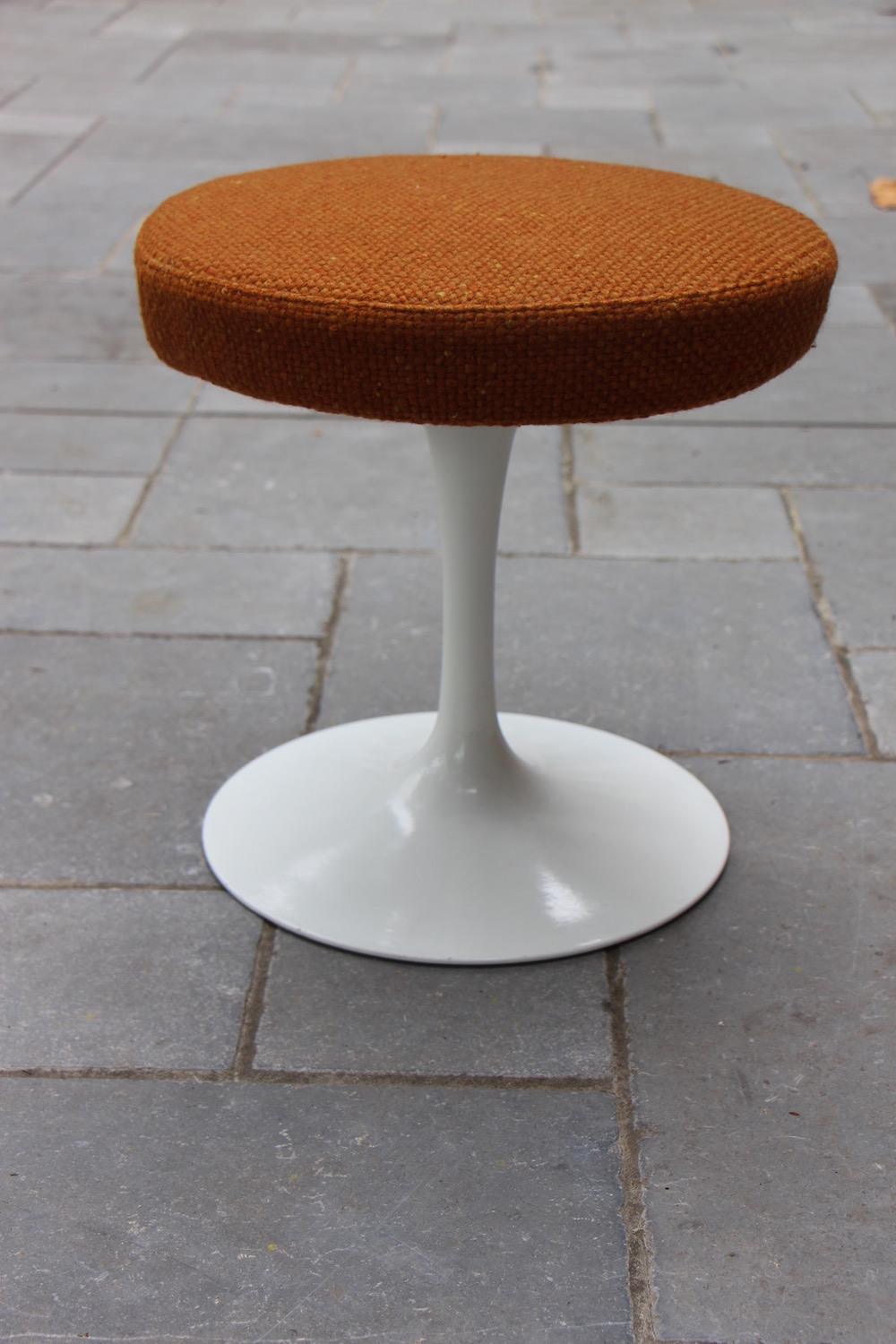 vintage Saarinen stool for Knoll, rotating
