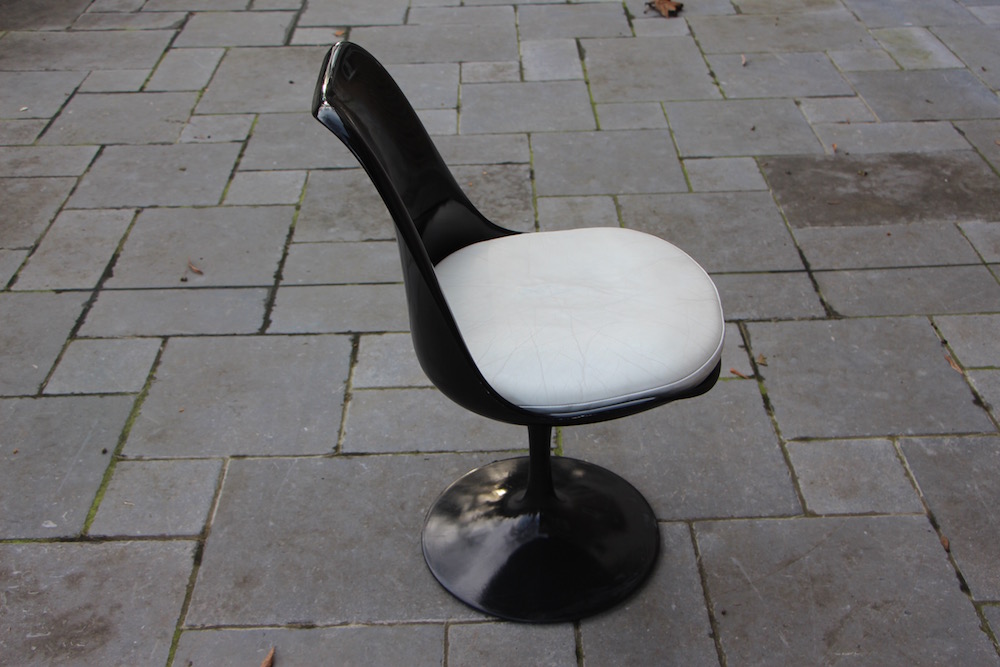 vintage black tulip chair by Eero Saarinen for Knoll international