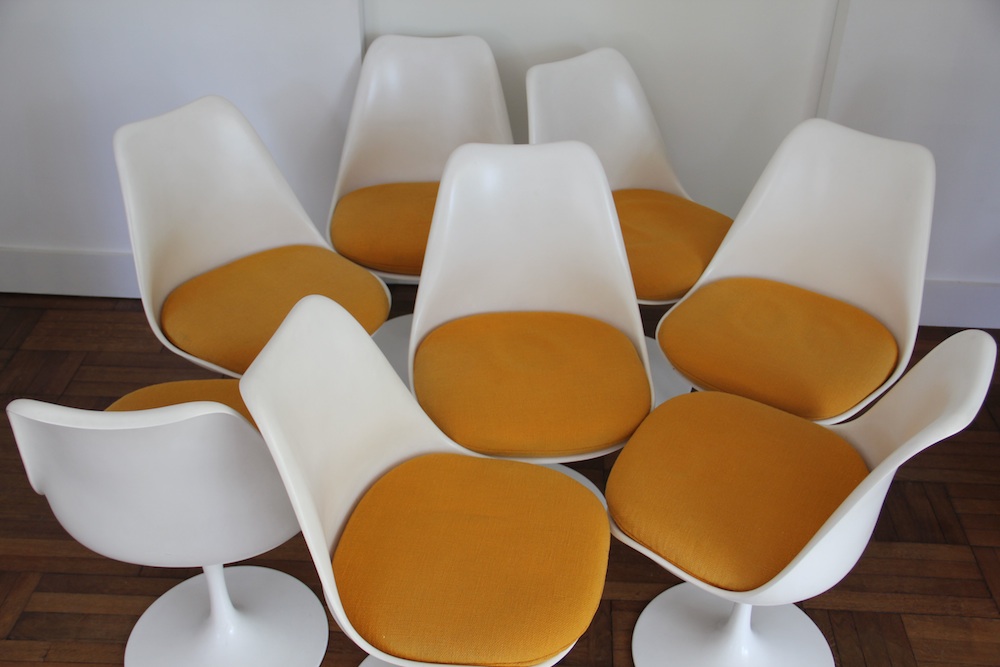 Vintage set of tulip chairs by Saarinen for Knoll