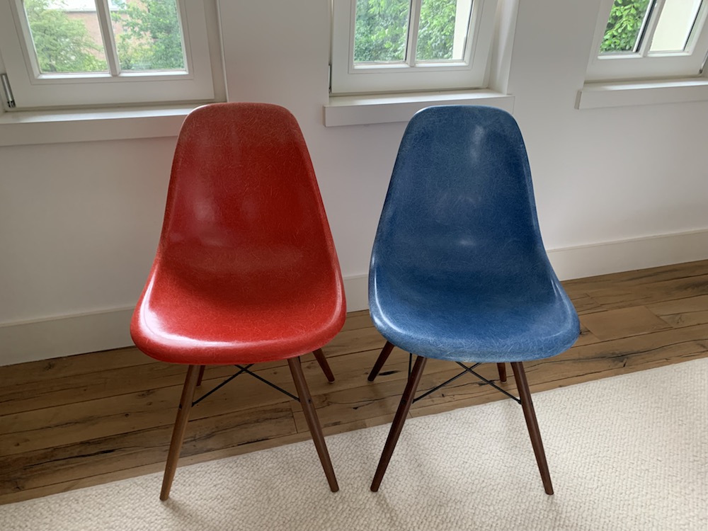 DSW, Eames chair, Eames, Charles Eames, Charles and Ray Eames, Herman Miller, fiberglass chair, fiberglass, shell chair, vintage chair, US design chair, design chair, icon design, vintage design chair, red chair, blue chair, red and blue chairs, dowel base, kitchen chairs, dining chairs